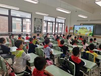 心中有梦　劳动最美　　　　　　　　　　 ——记东沙湖小学“劳动最光荣”主题班会
