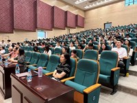 “爱如茉莉 责如泰山”——东沙湖小学新学期德育专题培训
