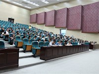 规范言行  从严治党——东沙湖学校党委召开《规范党员干部网络行为的实施办法》专题学习会议
