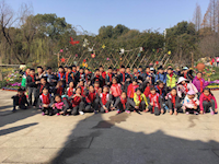 播撒绿意，拥抱春天——记东沙湖学校二年级春季社会实践活动